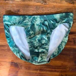 2(x)ist Sliq Micro Brief NWOT size M (four pairs)